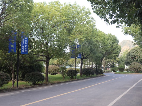 富陽校區(qū)校園一角