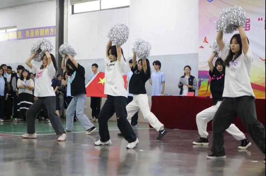 校園 | 富陽校區(qū)舉辦第二屆“追夢(mèng)杯”羽毛球錦標(biāo)賽