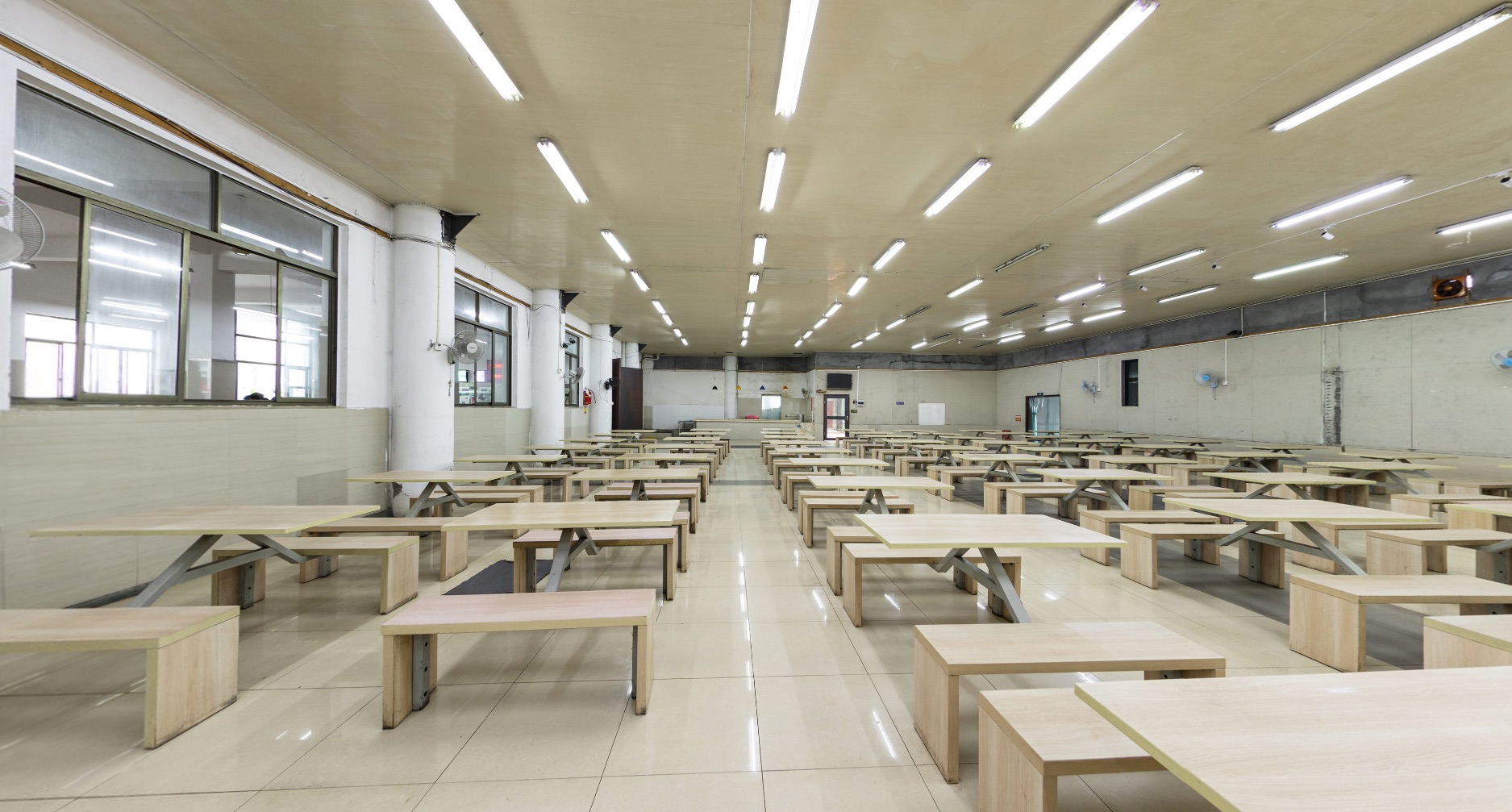 富陽(yáng)校區(qū)食堂(圖1)