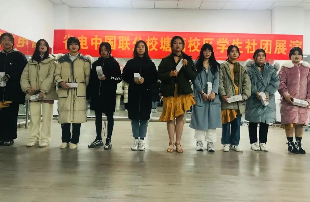 學(xué)生社團(tuán)展演(圖1)