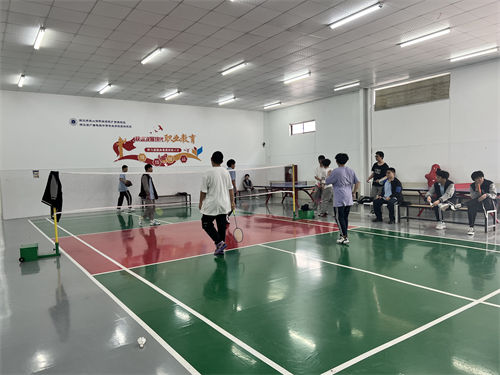 富陽(yáng)羽毛球比賽(圖1)