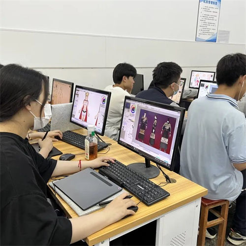 動漫設計專業(yè)學生上課照(圖4)