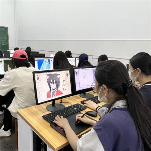 動漫設計專業(yè)學生上課照(圖5)