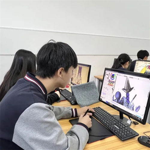 動漫設計專業(yè)學生上課照(圖6)