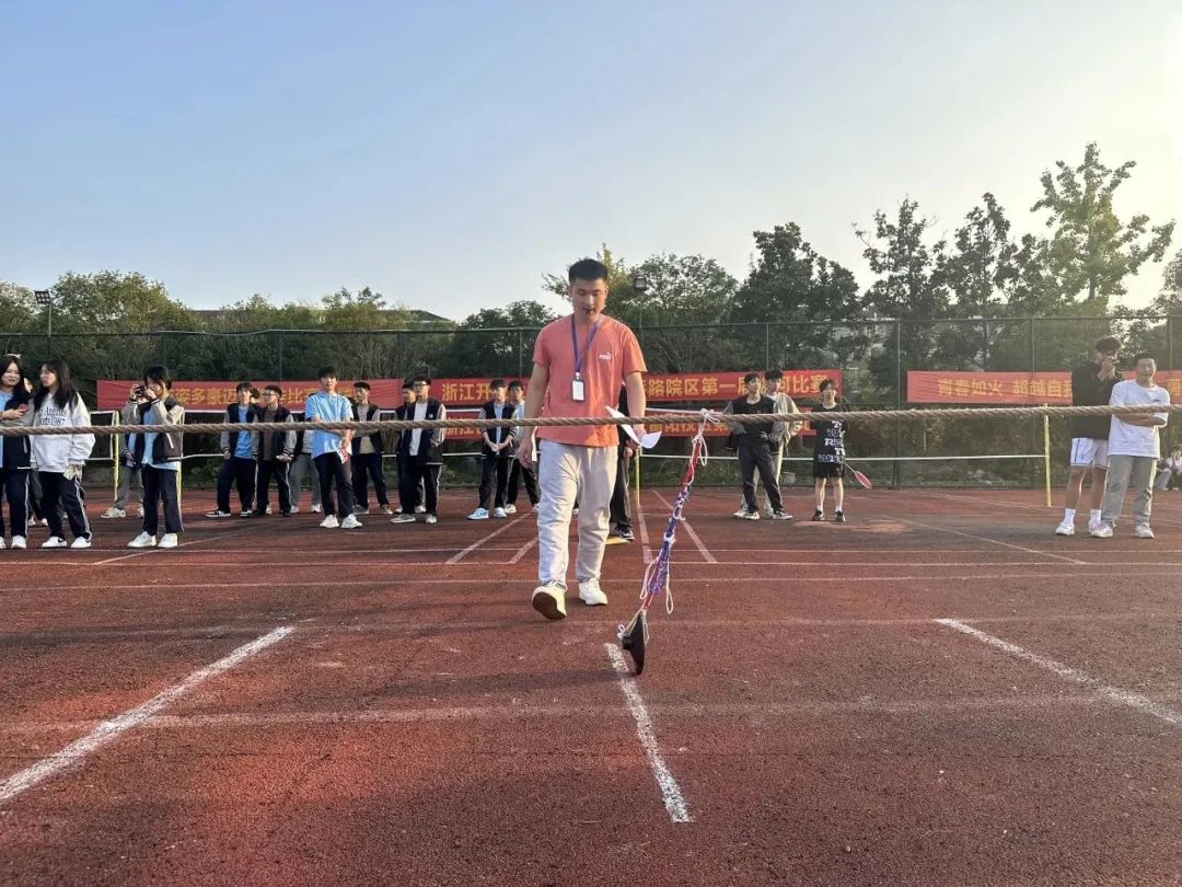 勠力同心 “繩”采飛揚(yáng)——我校富陽校區(qū)拔河比賽